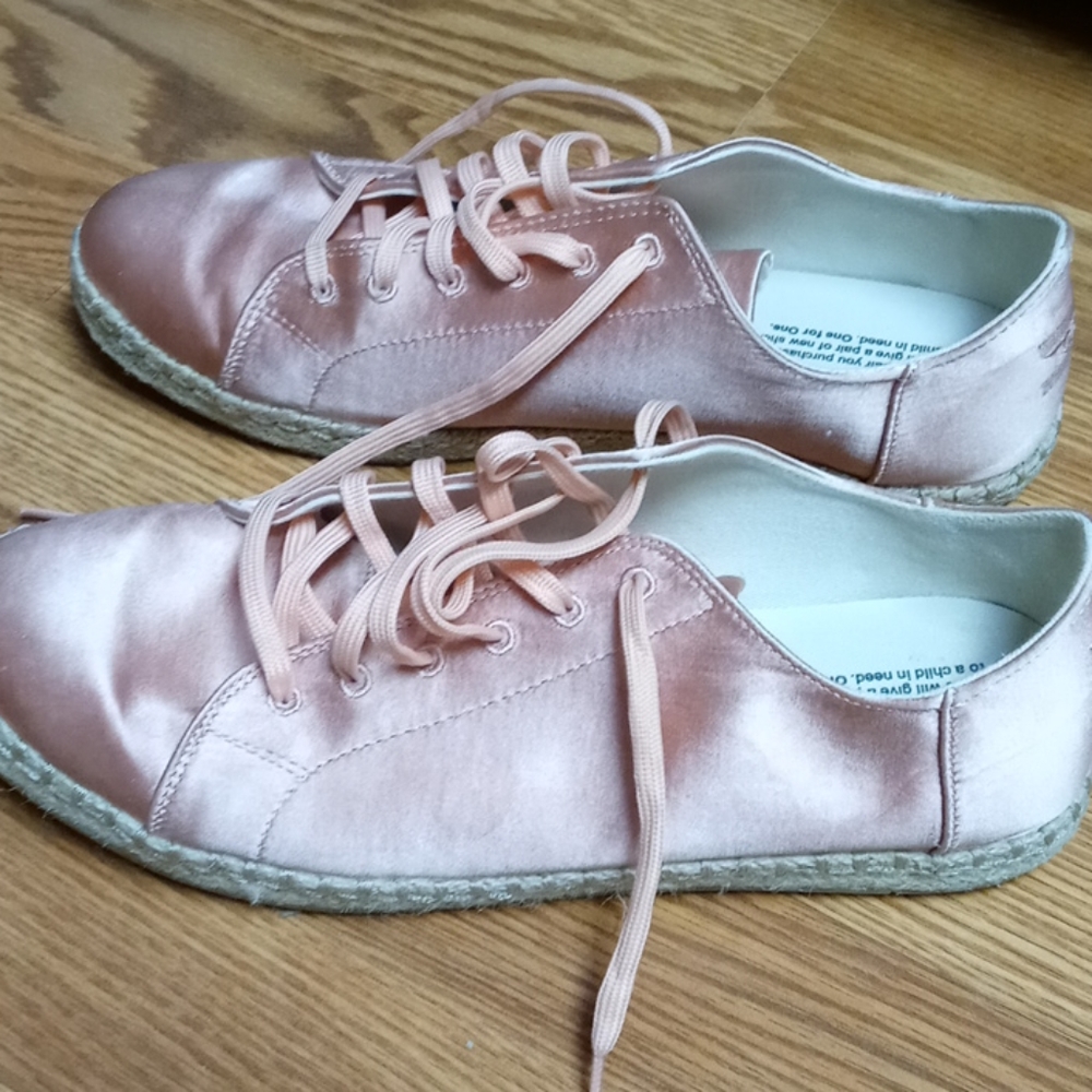 Toms sneakers
